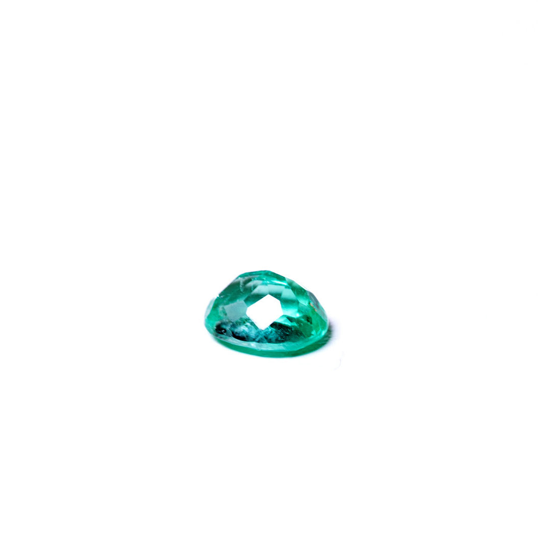 天然エメラルド 0.472ct コロンビア産 ノンオイル・ルース 撮影写真4｜J.C.BAR