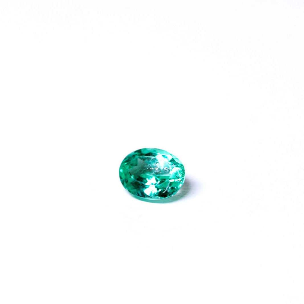 天然エメラルド 0.472ct コロンビア産 ノンオイル・ルース 撮影写真6｜J.C.BAR