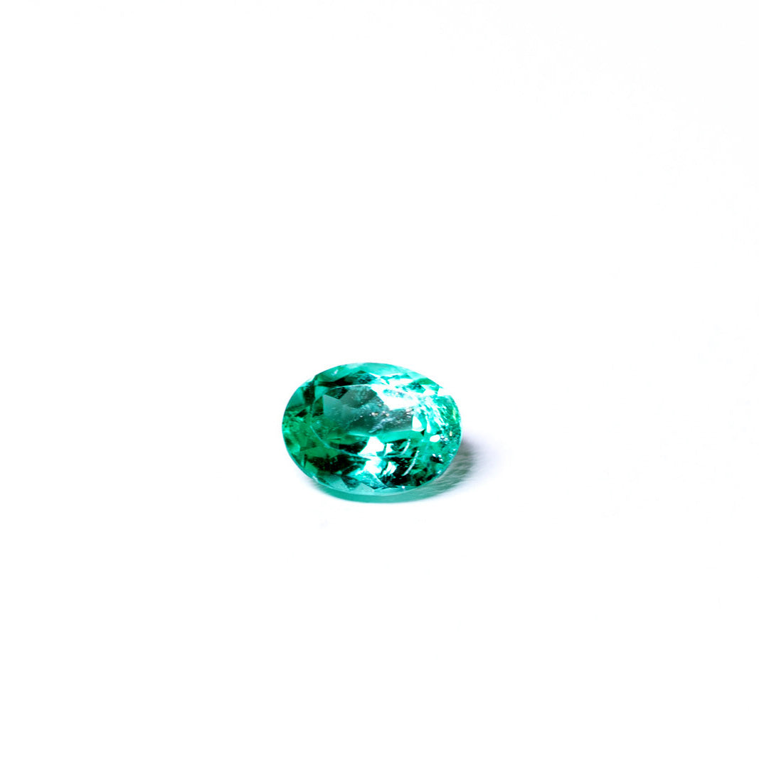 天然エメラルド 0.472ct コロンビア産 ノンオイル・ルース 撮影写真7｜J.C.BAR