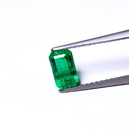 天然エメラルド 0.683ct コロンビア産 ノンオイル・ルース 撮影写真2｜J.C.BAR