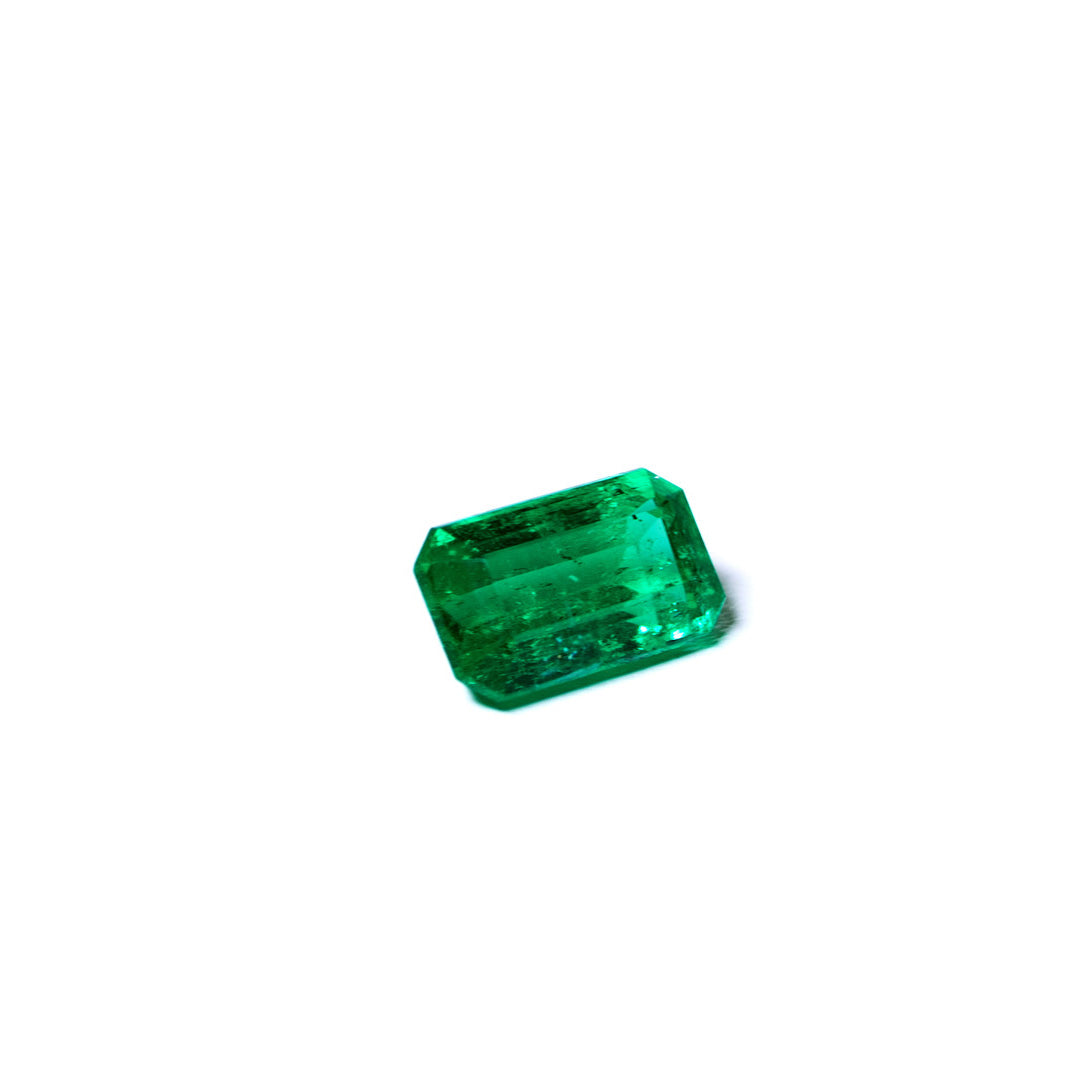 天然エメラルド 0.683ct コロンビア産 ノンオイル・ルース 撮影写真5｜J.C.BAR