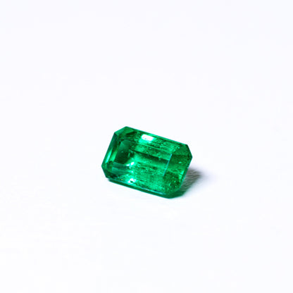 天然エメラルド 0.683ct コロンビア産 ノンオイル・ルース 撮影写真6｜J.C.BAR