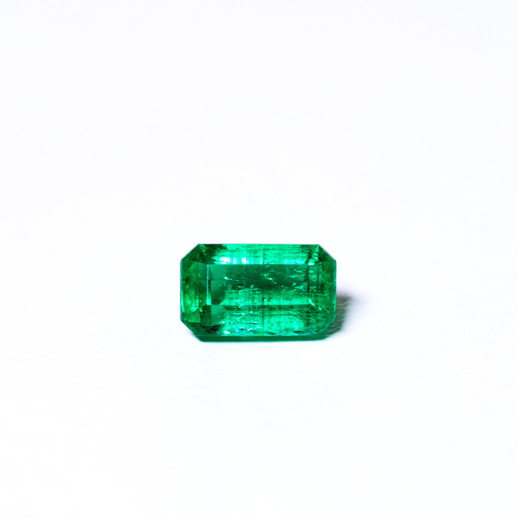 天然エメラルド 0.683ct コロンビア産 ノンオイル・ルース 撮影写真7｜J.C.BAR