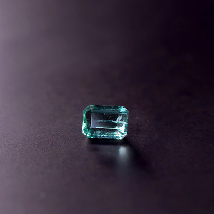 天然エメラルド 0.768ct コロンビア産 ノンオイル・ルース｜J.C.BAR