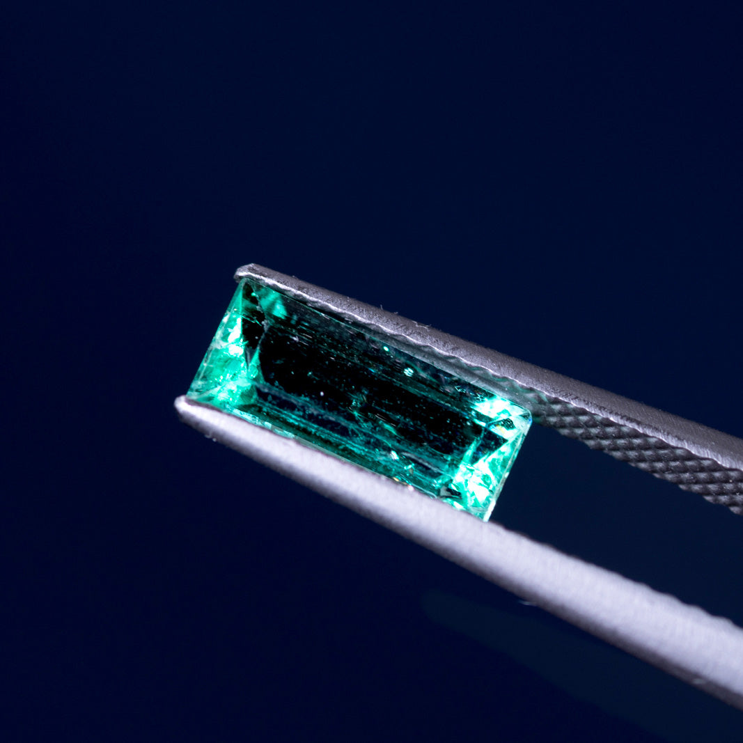 天然エメラルド 1.188ct コロンビア産 ノンオイル・ルース 撮影写真7｜J.C.BAR