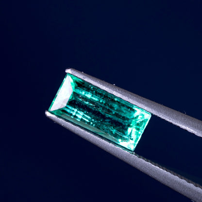 天然エメラルド 1.188ct コロンビア産 ノンオイル・ルース 撮影写真8｜J.C.BAR