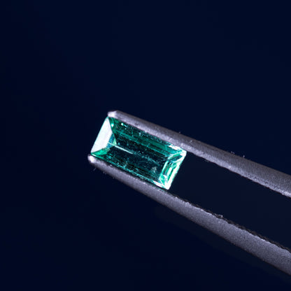 天然エメラルド 0.272ct コロンビア産 ノンオイル・ルース 撮影写真7｜J.C.BAR