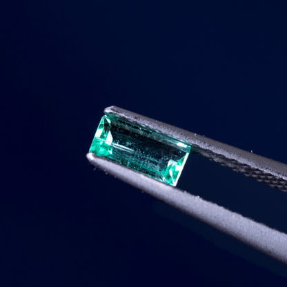 天然エメラルド 0.272ct コロンビア産 ノンオイル・ルース 撮影写真8｜J.C.BAR