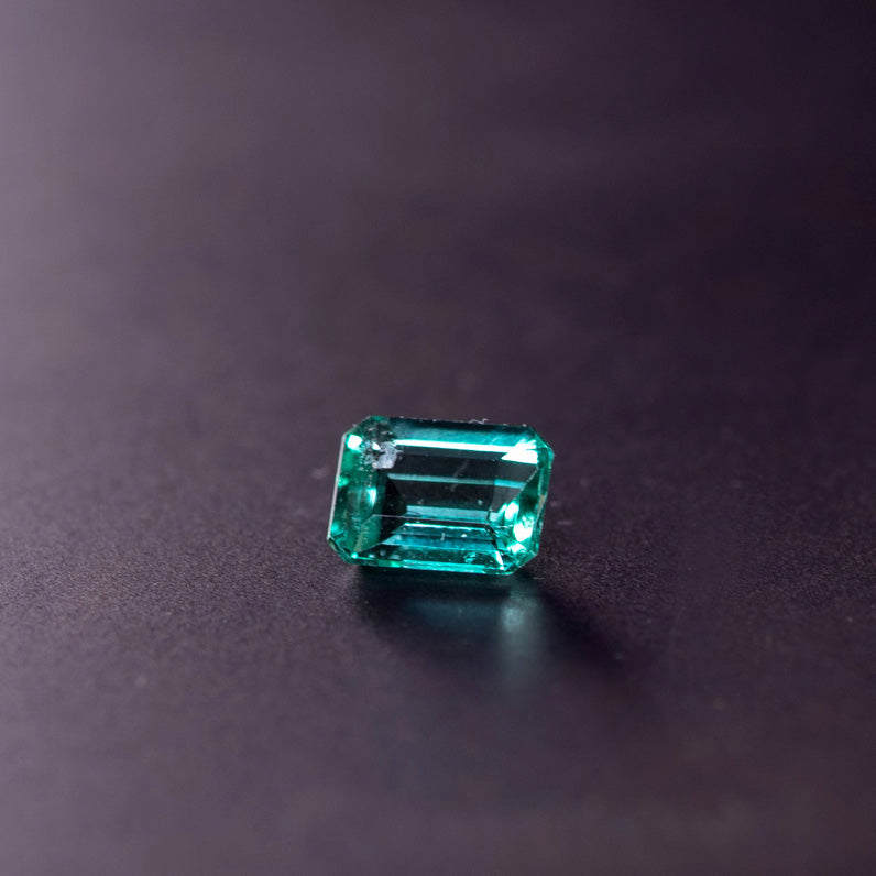 天然エメラルド 0.381ct コロンビア産 ノンオイル・ルース｜J.C.BAR