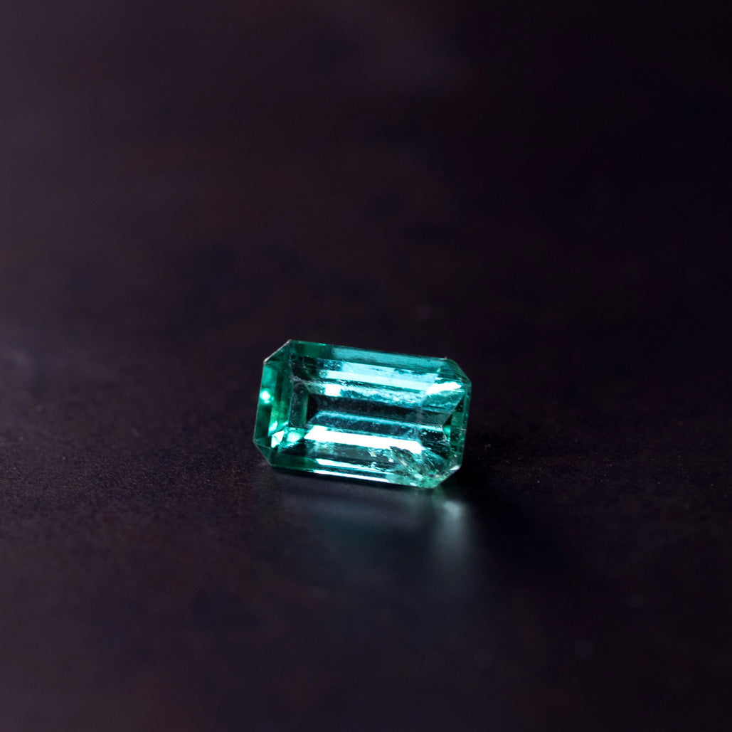 天然エメラルド 1.274ct コロンビア産 ノンオイル・ルース｜J.C.BAR
