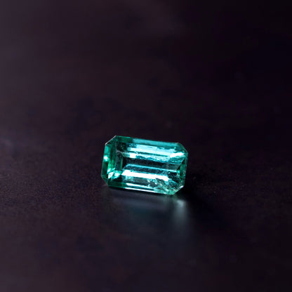 天然エメラルド 1.274ct コロンビア産 ノンオイル・ルース｜J.C.BAR