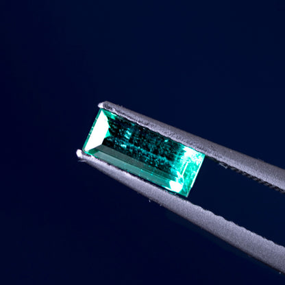 天然エメラルド 0.563ct コロンビア産 ノンオイル・ルース 撮影写真9｜J.C.BAR