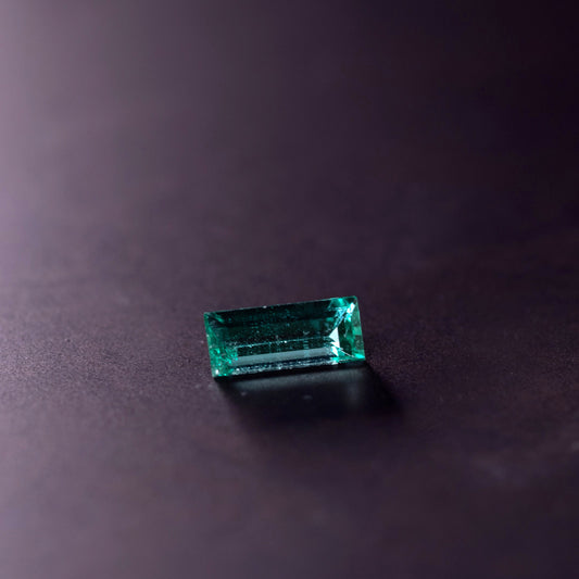 天然エメラルド 0.563ct コロンビア産 ノンオイル・ルース｜J.C.BAR