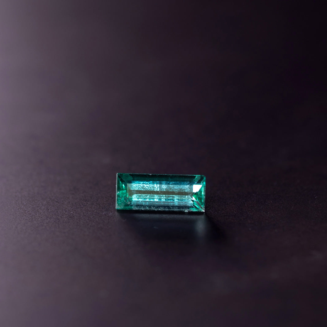 天然エメラルド 0.563ct コロンビア産 ノンオイル・ルース 撮影写真10｜J.C.BAR