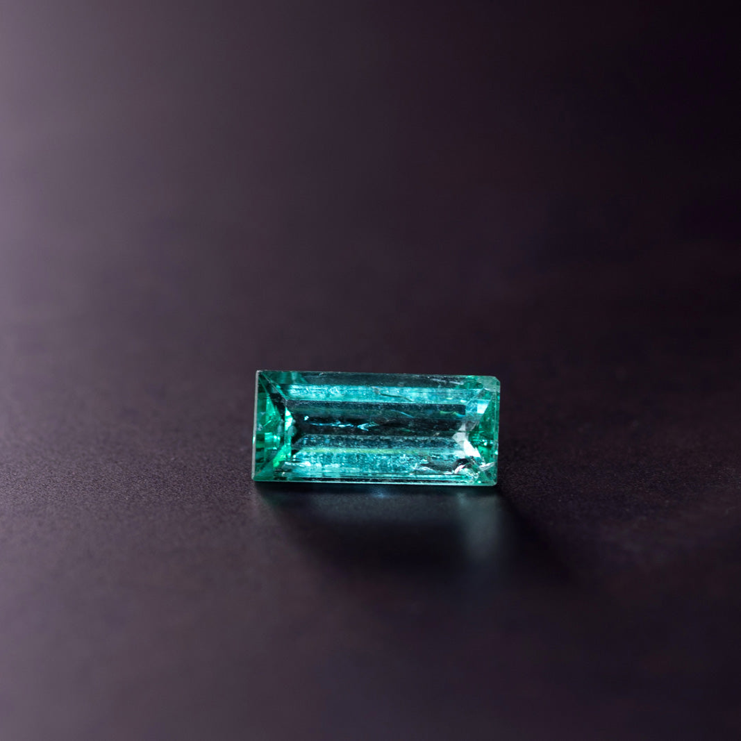 天然エメラルド 0.563ct コロンビア産 ノンオイル・ルース 撮影写真11｜J.C.BAR