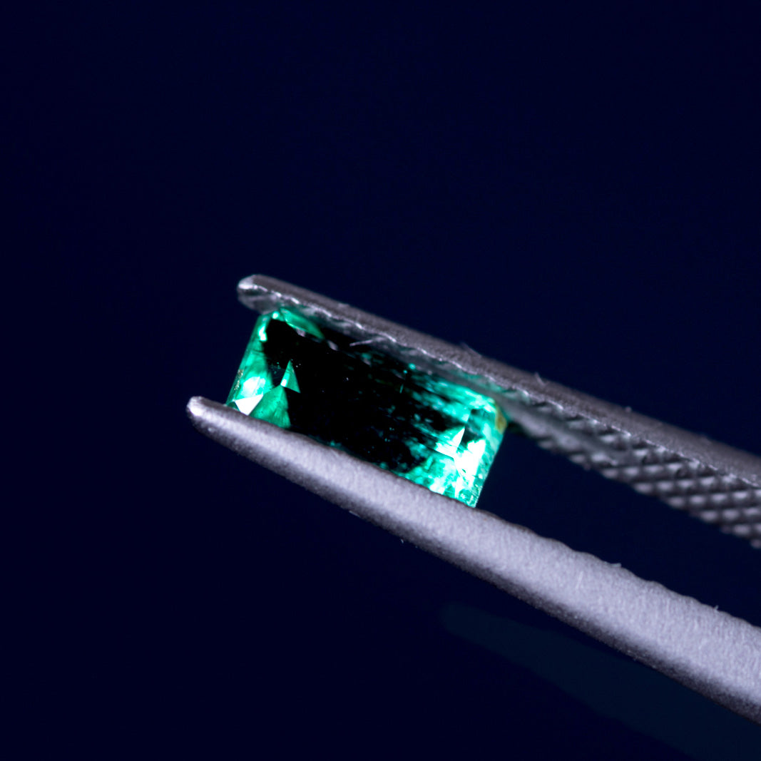 天然エメラルド 0.508ct コロンビア産 ノンオイル・ルース 撮影写真7｜J.C.BAR