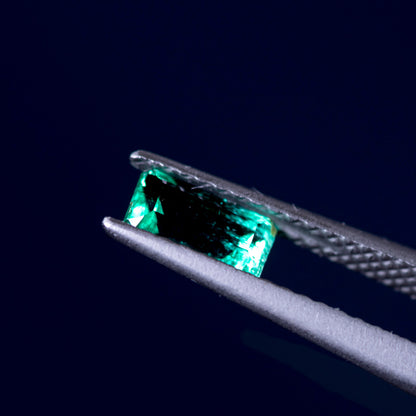 天然エメラルド 0.508ct コロンビア産 ノンオイル・ルース 撮影写真7｜J.C.BAR