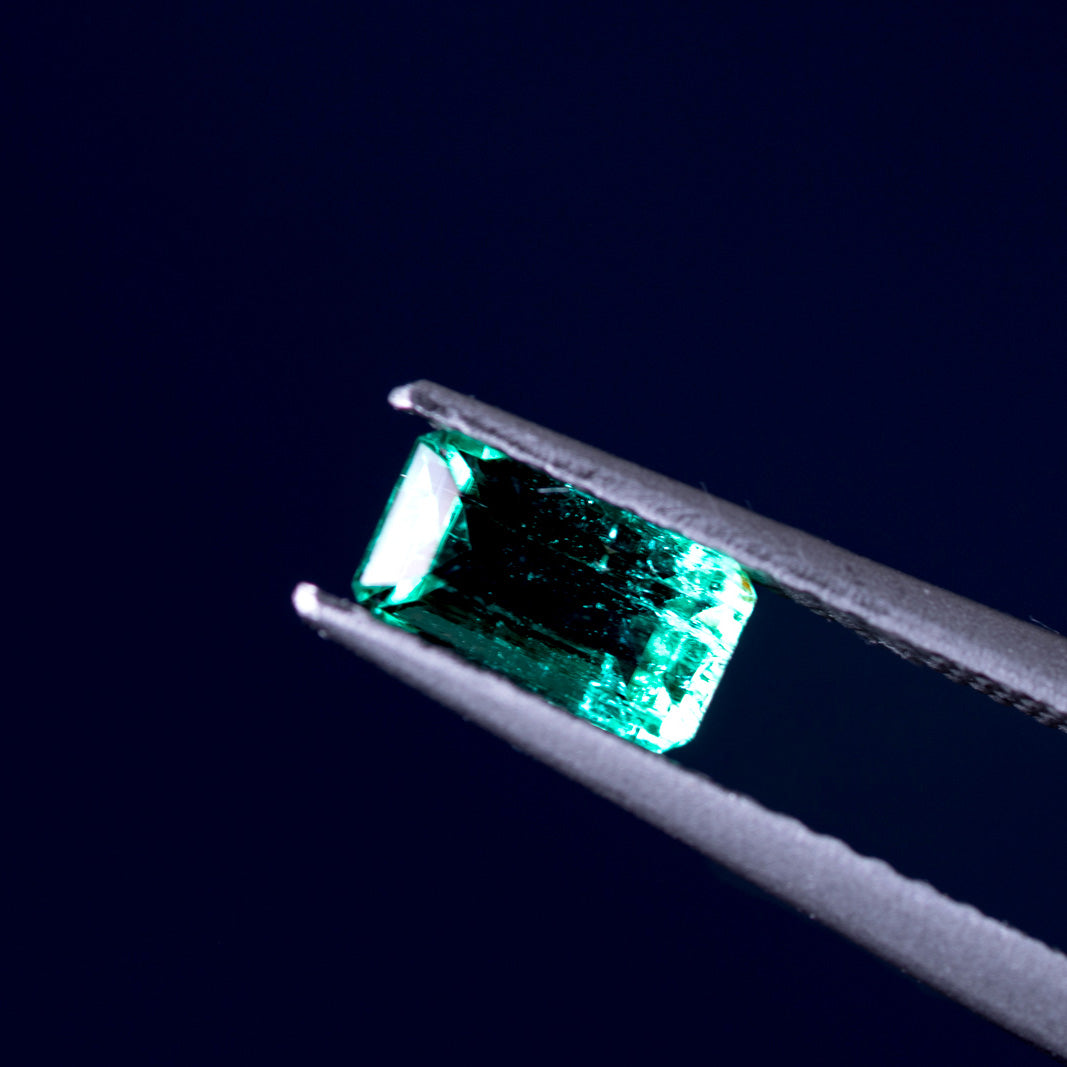 天然エメラルド 0.508ct コロンビア産 ノンオイル・ルース 撮影写真8｜J.C.BAR