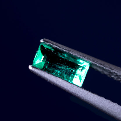 天然エメラルド 0.416ct コロンビア産 ノンオイル・ルース 撮影写真7｜J.C.BAR