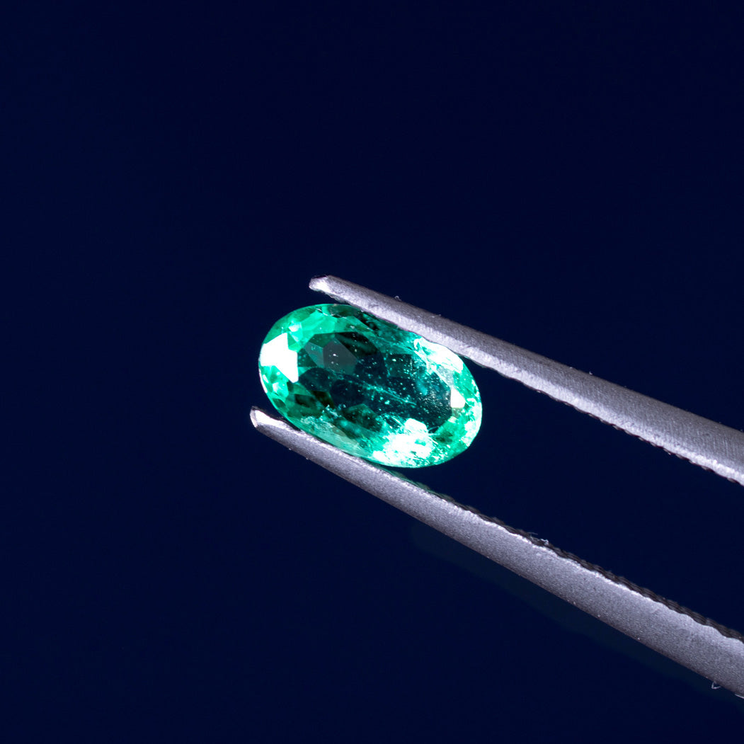 天然エメラルド 0.475ct コロンビア産 ノンオイル・ルース 撮影写真9｜J.C.BAR