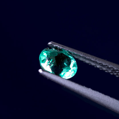 天然エメラルド 0.472ct コロンビア産 ノンオイル・ルース 撮影写真8｜J.C.BAR