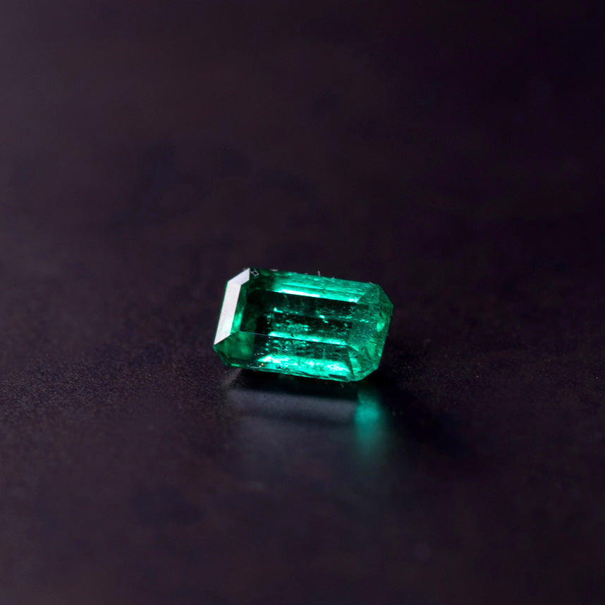 天然エメラルド 0.683ct コロンビア産 ノンオイル・ルース｜J.C.BAR