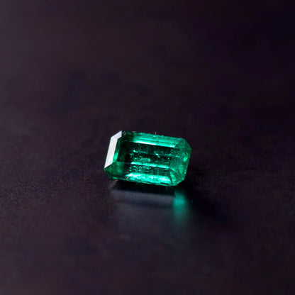 天然エメラルド 0.683ct コロンビア産 ノンオイル・ルース｜J.C.BAR