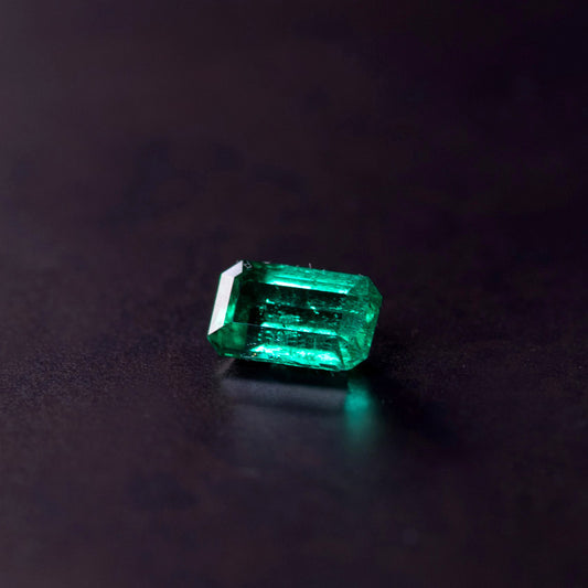 天然エメラルド 0.683ct コロンビア産 ノンオイル・ルース｜J.C.BAR