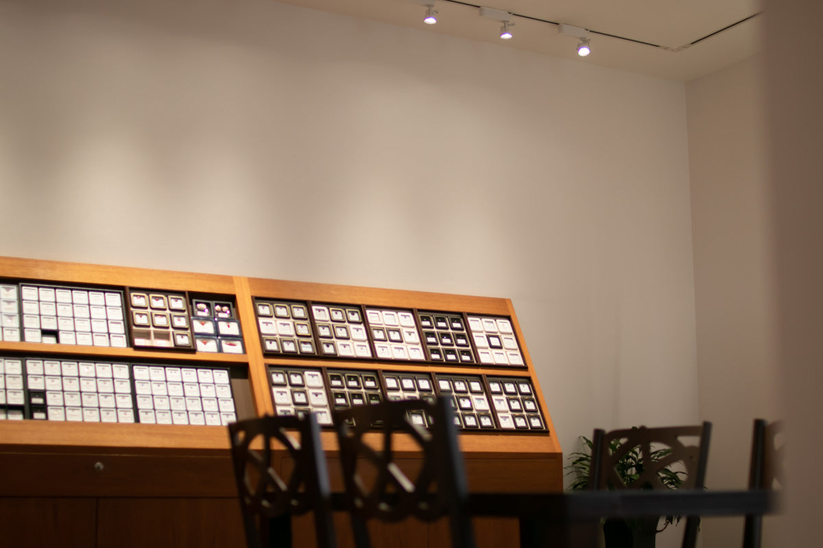 富山のJ.C.BARサロンに展示された天然宝石・カラーストーンルース